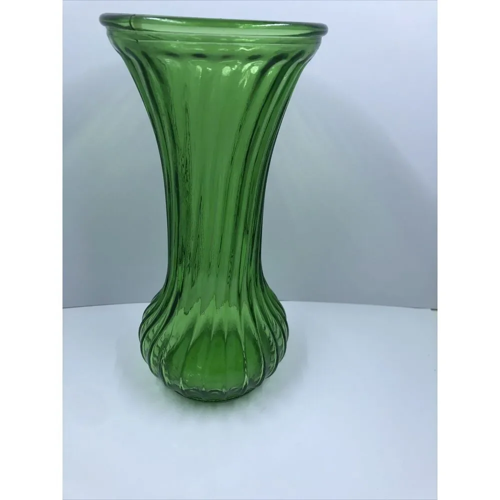 Vintage MCM Hoosier Glass Swirl Ribbed Emerald Green Vase Indiana USA 7.5